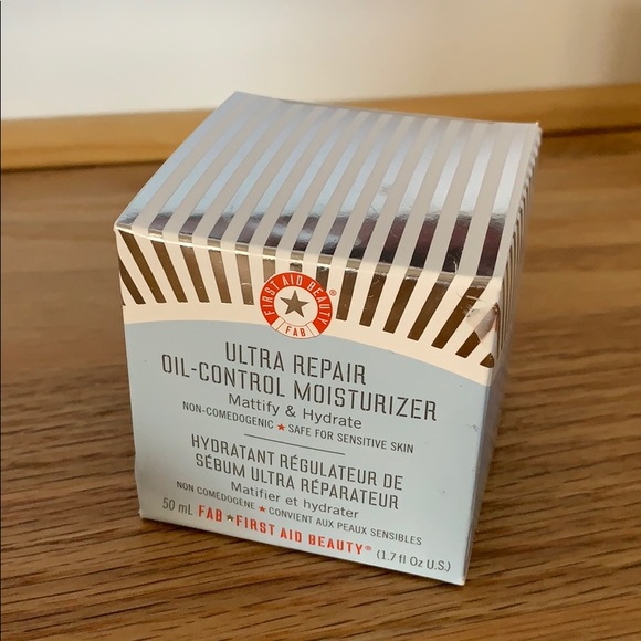 first aid beauty oil control moisturizer